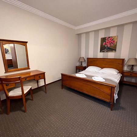 Centrum Konferencyjno-Apartamentowe Mrowka Varsavia Esterno foto