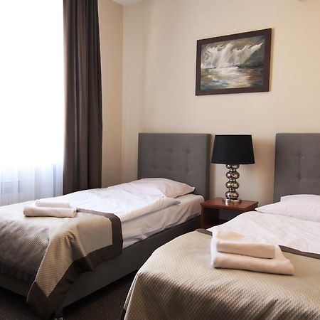 Centrum Konferencyjno-Apartamentowe Mrowka Varsavia Esterno foto