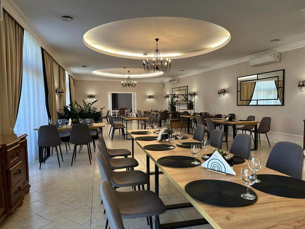 Centrum Konferencyjno-Apartamentowe Mrowka Varsavia Esterno foto