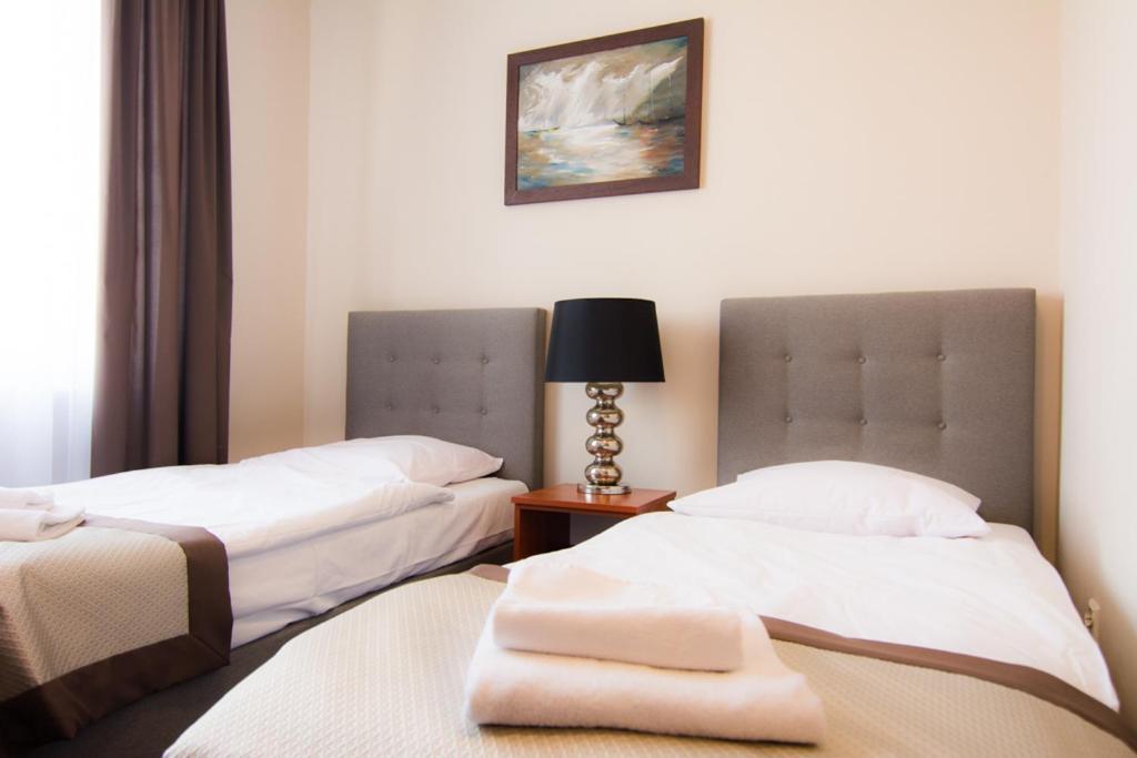 Centrum Konferencyjno-Apartamentowe Mrowka Varsavia Esterno foto