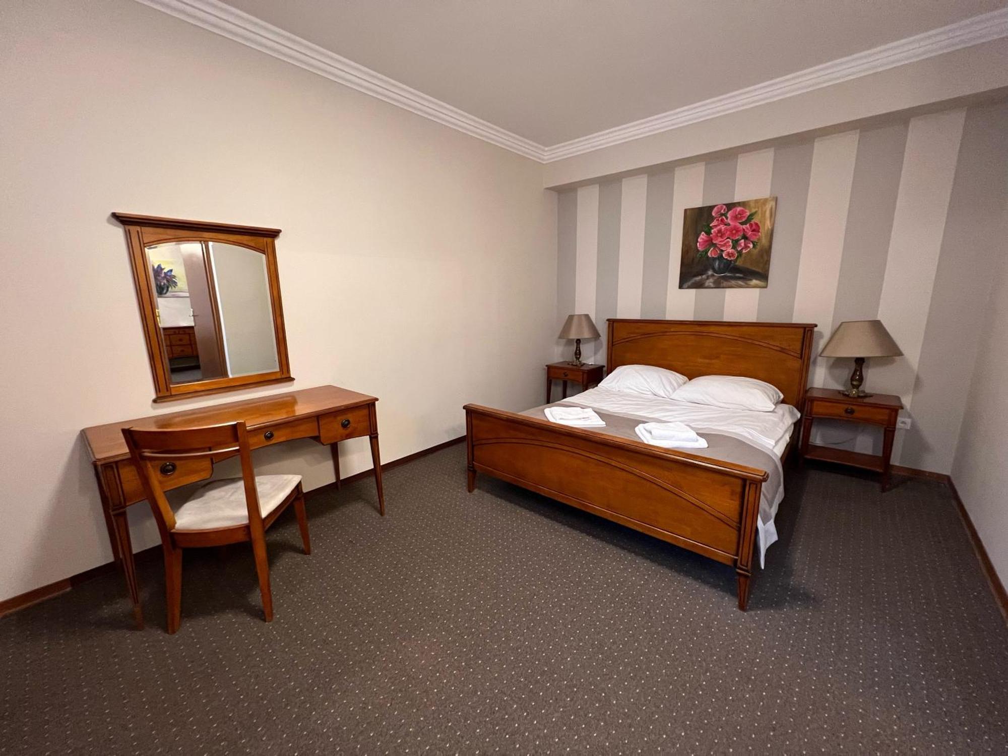 Centrum Konferencyjno-Apartamentowe Mrowka Varsavia Esterno foto
