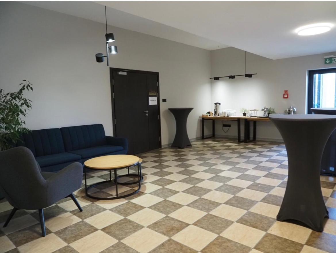 Centrum Konferencyjno-Apartamentowe Mrowka Varsavia Esterno foto