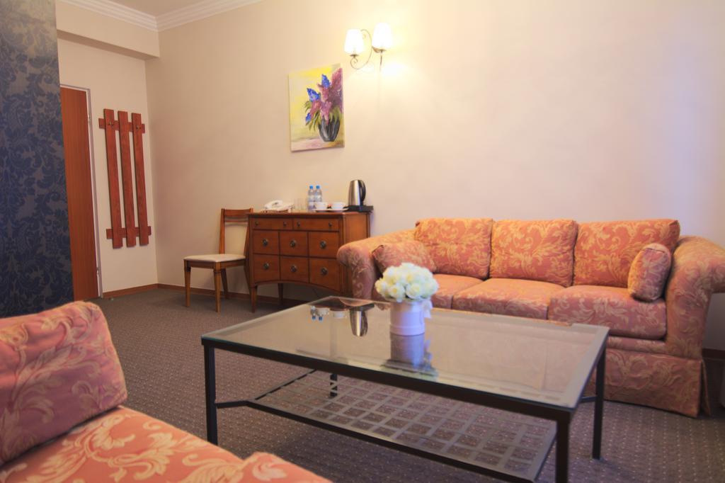 Centrum Konferencyjno-Apartamentowe Mrowka Varsavia Esterno foto