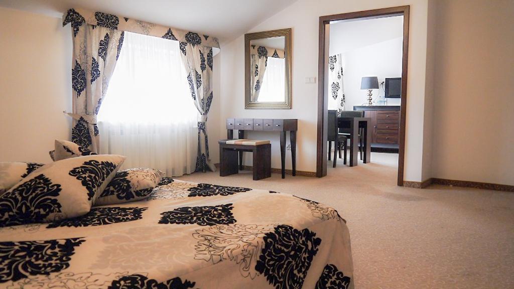 Centrum Konferencyjno-Apartamentowe Mrowka Varsavia Esterno foto