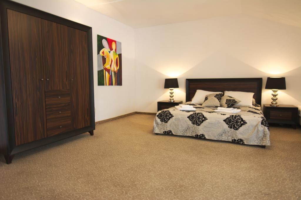 Centrum Konferencyjno-Apartamentowe Mrowka Varsavia Esterno foto