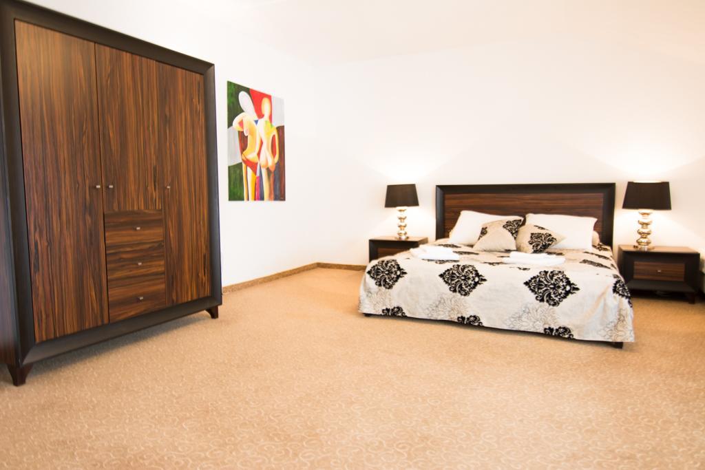Centrum Konferencyjno-Apartamentowe Mrowka Varsavia Esterno foto