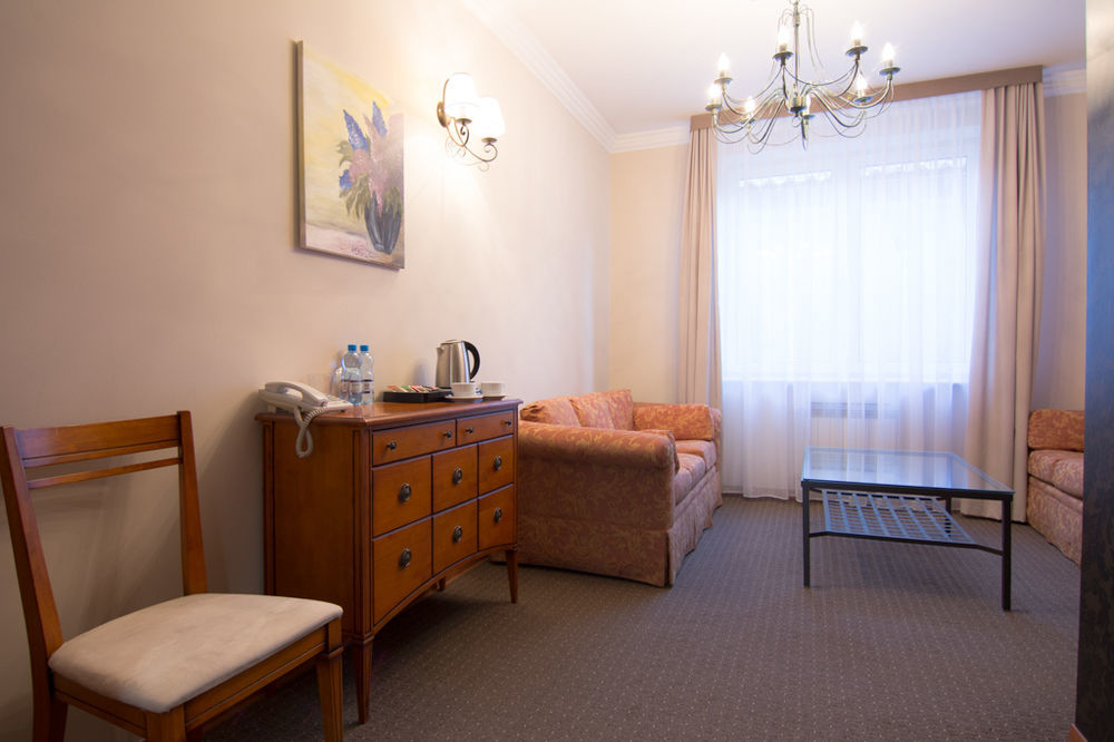 Centrum Konferencyjno-Apartamentowe Mrowka Varsavia Esterno foto