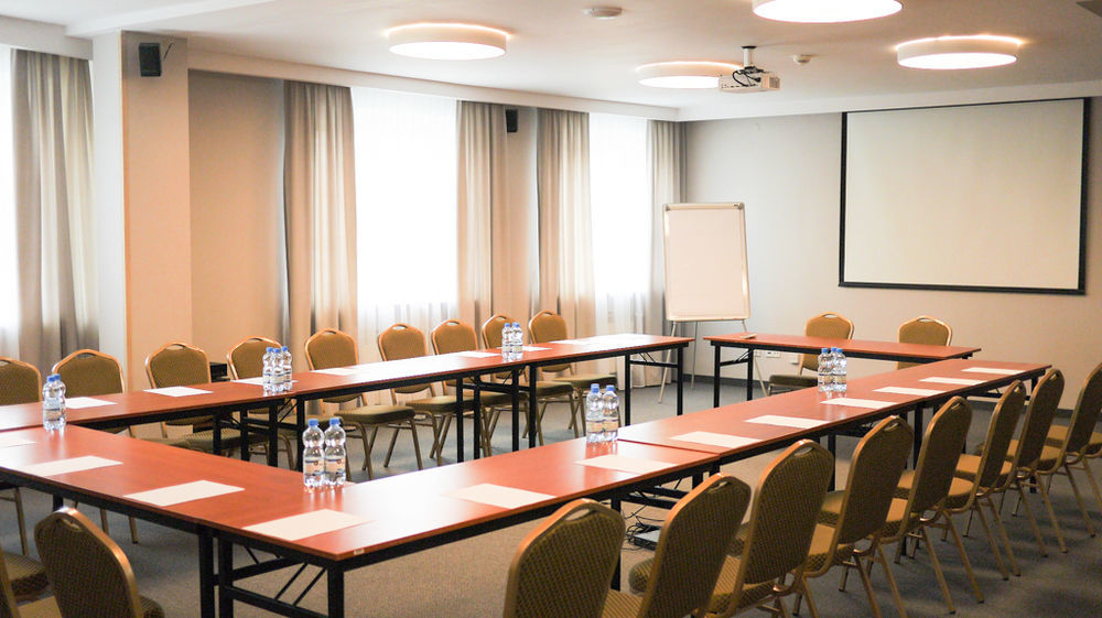Centrum Konferencyjno-Apartamentowe Mrowka Varsavia Esterno foto