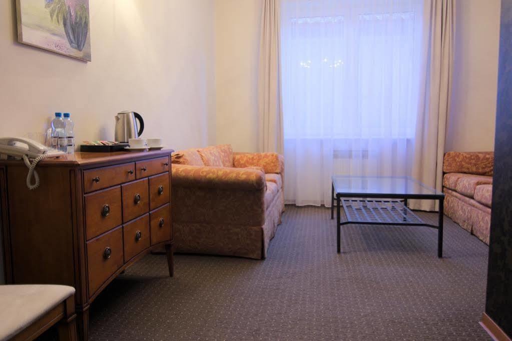 Centrum Konferencyjno-Apartamentowe Mrowka Varsavia Esterno foto