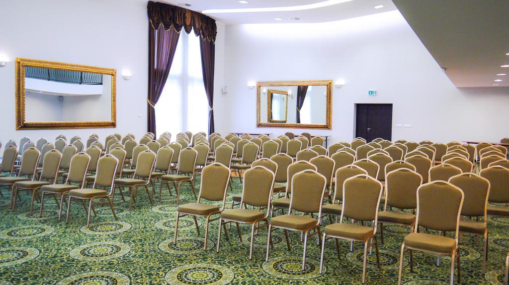 Centrum Konferencyjno-Apartamentowe Mrowka Varsavia Esterno foto